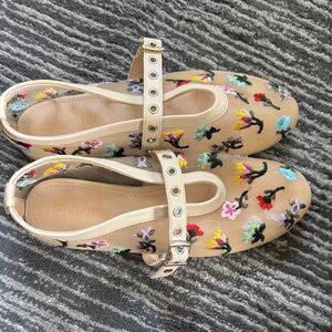 Women's Floral Embroidered Mary Jane Shoes - Beige